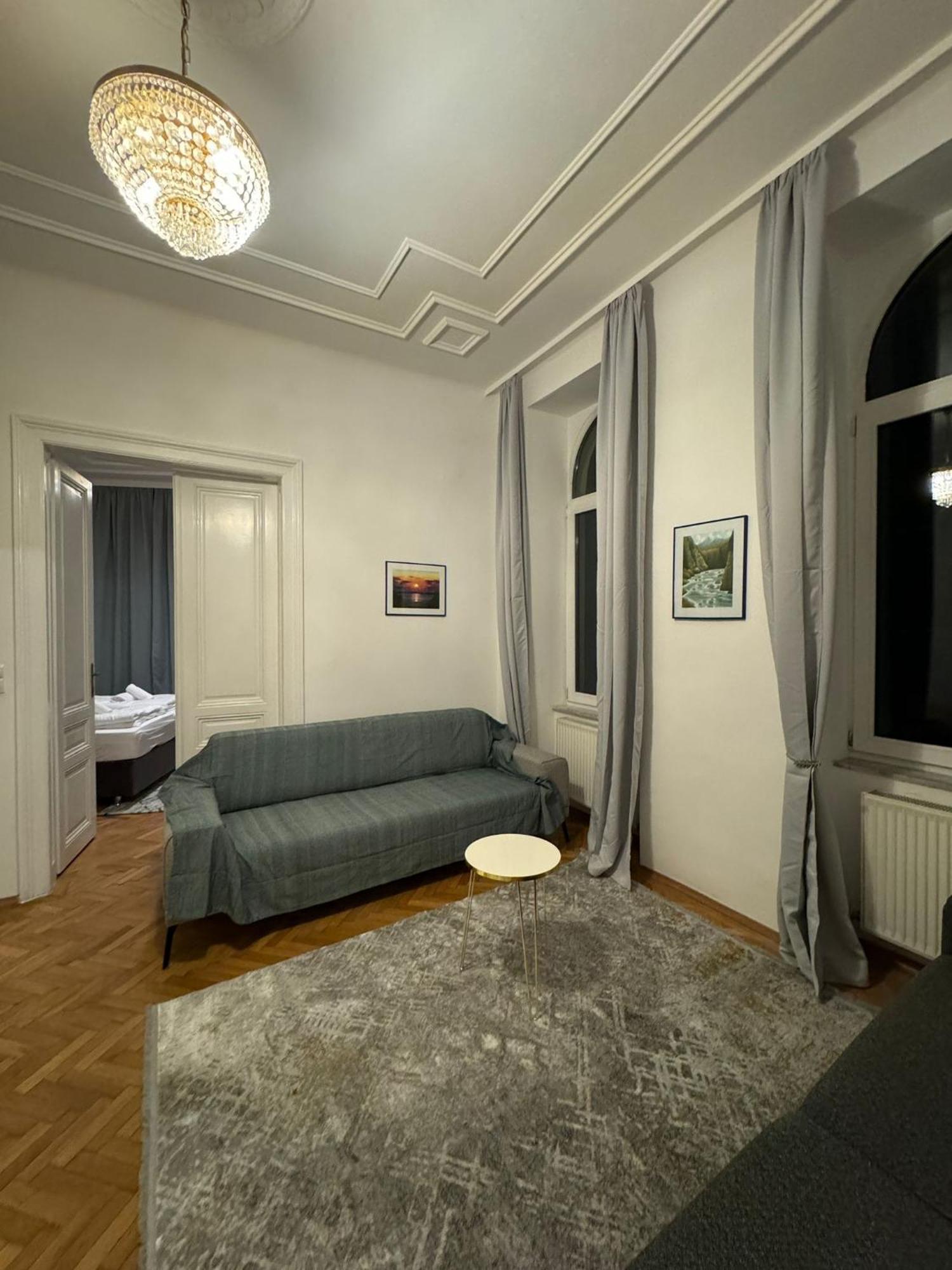 Apartament Centrally-located Authentic